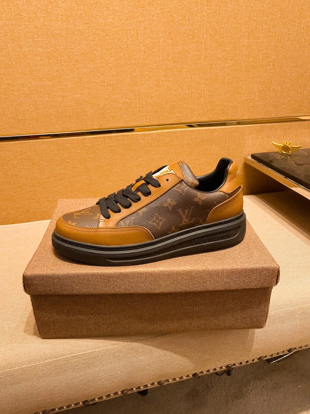 Men's shoes 💰 400💰【 LV 】🔥 Louis Vuitton, high-end men's shoes brand, official website 1:1 latest masterpiece: the upper is made of first-layer cowhide imported from Italy with a comfortable and breathable lining➕original non-slip and wear-resistant outsole🔥, making walking more convenient and comfortable! An exclusive new model, a stunning work, a beautiful 1:1 replica [color] compared to the official quality! Create a fashionable personality to set off your uniqueness! A must-have for trendy men! Classic 🔥Size: 38-44 Color: 🔥 3⃣️colors available🔥.